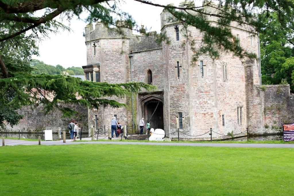 The Ancient Gatehouse & Rugantino Restaurant Hotel Wells Exterior photo